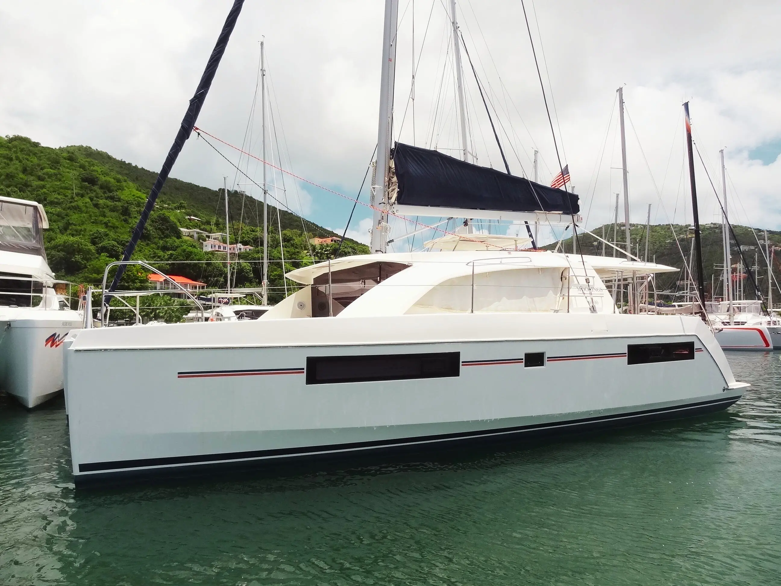 China Cat Sunflower II, Leopard 40 sailing catamaran charter
