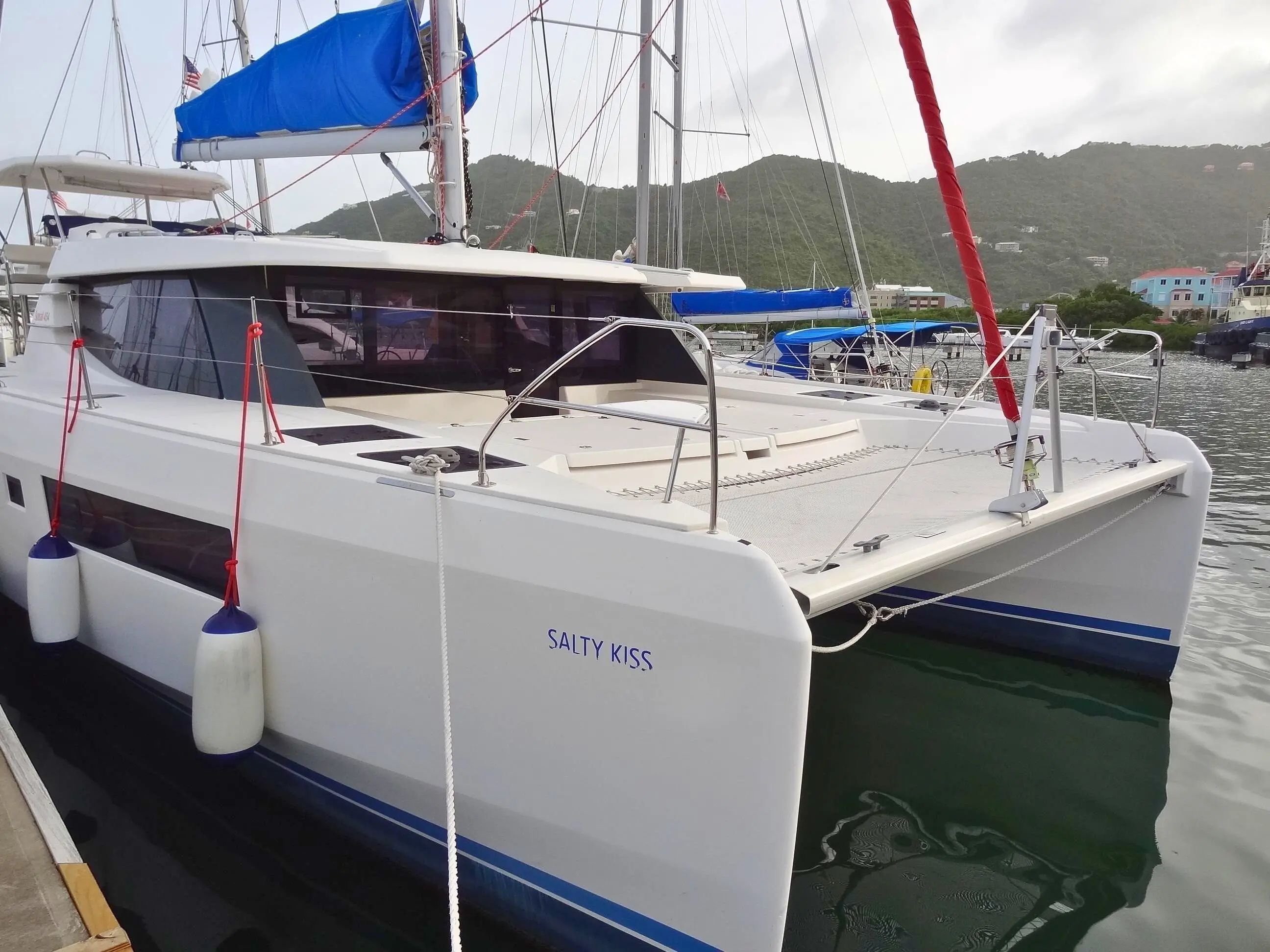 Salty Kiss, Leopard 45 sailing catamaran charter